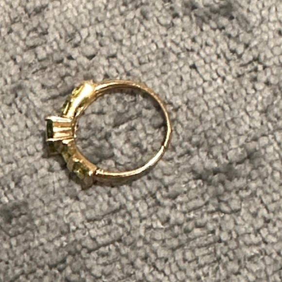 10K Yellow Gold Peridot Ring Size 7 - Picture 8 of 8